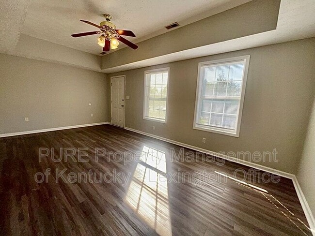 Building Photo - 2561 MacKenzie Ln