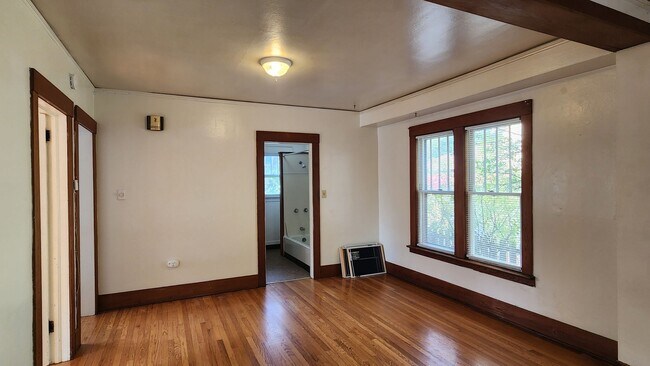 Foto del edificio - Two Bedroom Home in the Rose Park Neighbor...