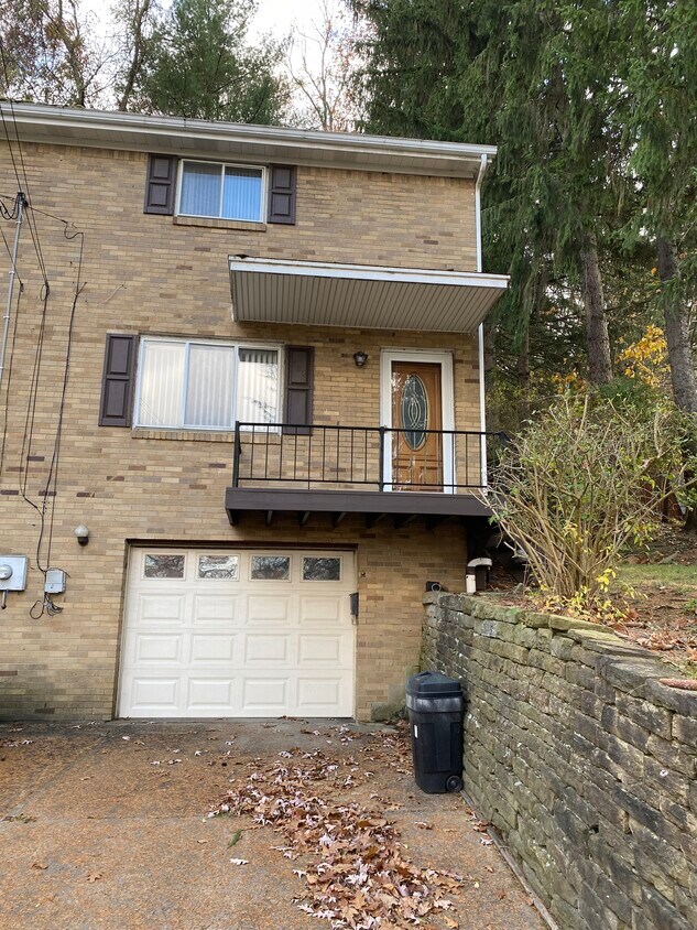 Foto principal - 727 Harrison City Rd