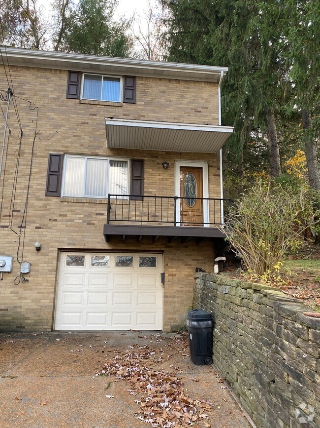 Level Green Manor Apartments for Rent Trafford, PA 3 Rentals