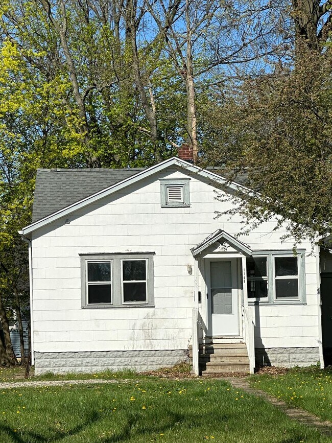 Building Photo - 2-bedroom single family