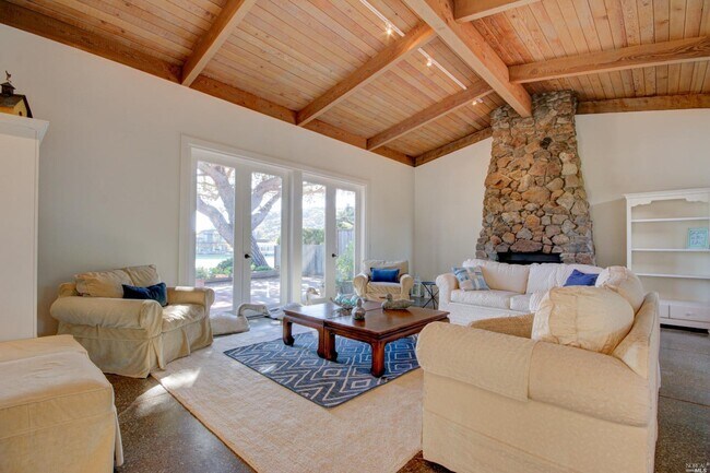 Building Photo - 32 Windward Rd