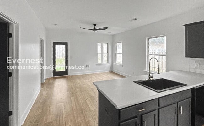 Building Photo - 528 Polo Way