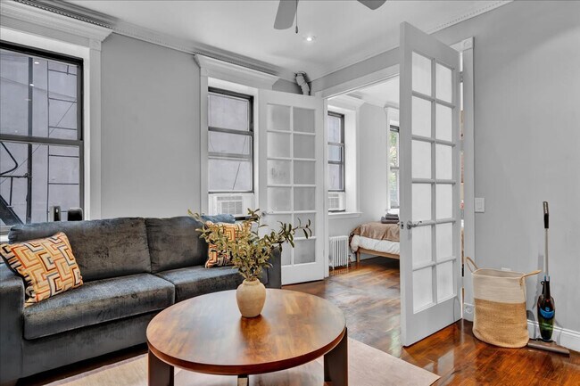 Foto del edificio - 346 E 18th St