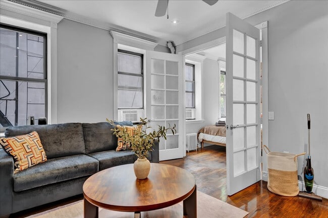 Building Photo - 346 E 18th St