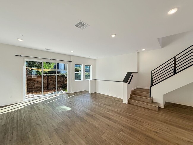 Foto del edificio - 3B/2.5BA Townhome in Mission Valley Now Av...