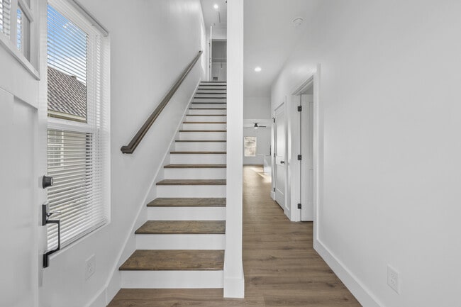 Building Photo - 214 E Morelia Ave