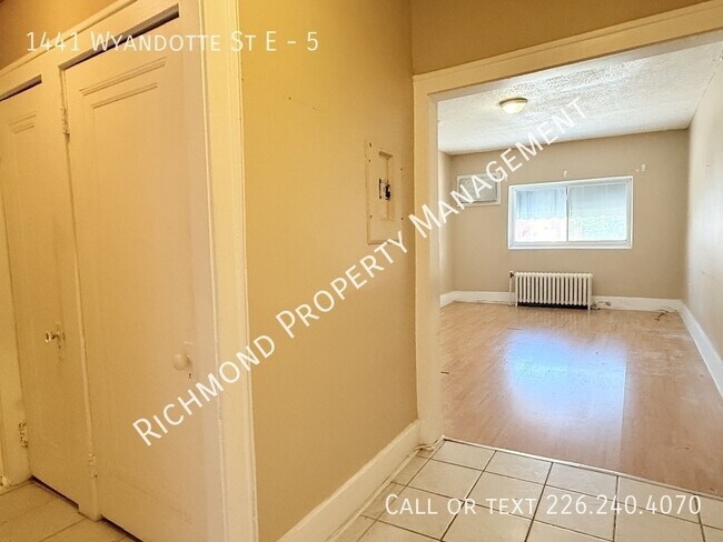 Photo du bâtiment - 1441 Wyandotte St E