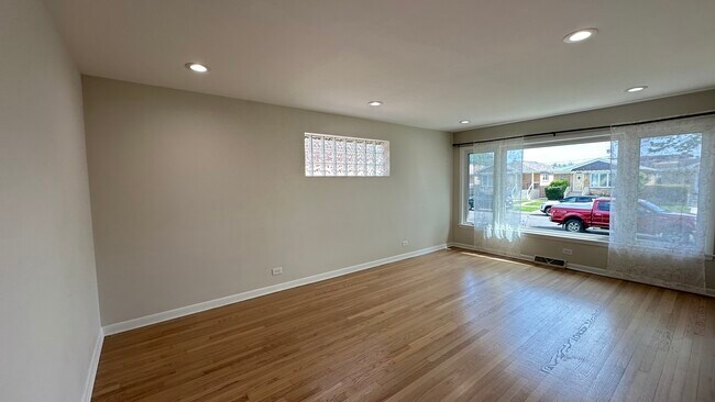 Foto del edificio - 7532 W Ainslie St