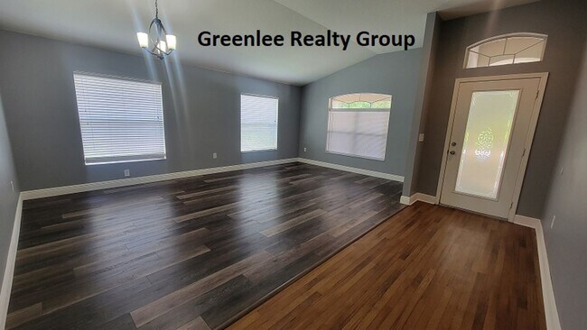 Building Photo - Gorgeous 4 Bedroom/2 Bathroom Home in Sunc...