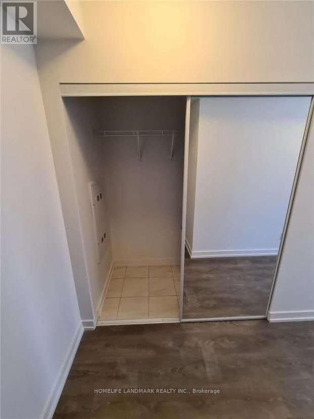 Building Photo - 159 Wellesley St E