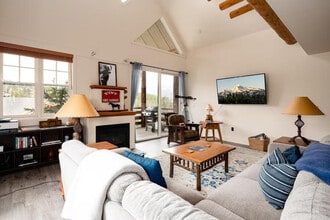 Building Photo - 17 Saddle Ridge Rd