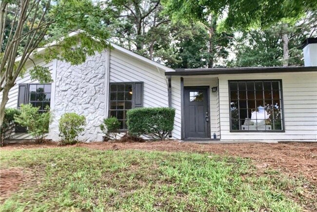 Building Photo - 1301 Kings Ridge Dr NW