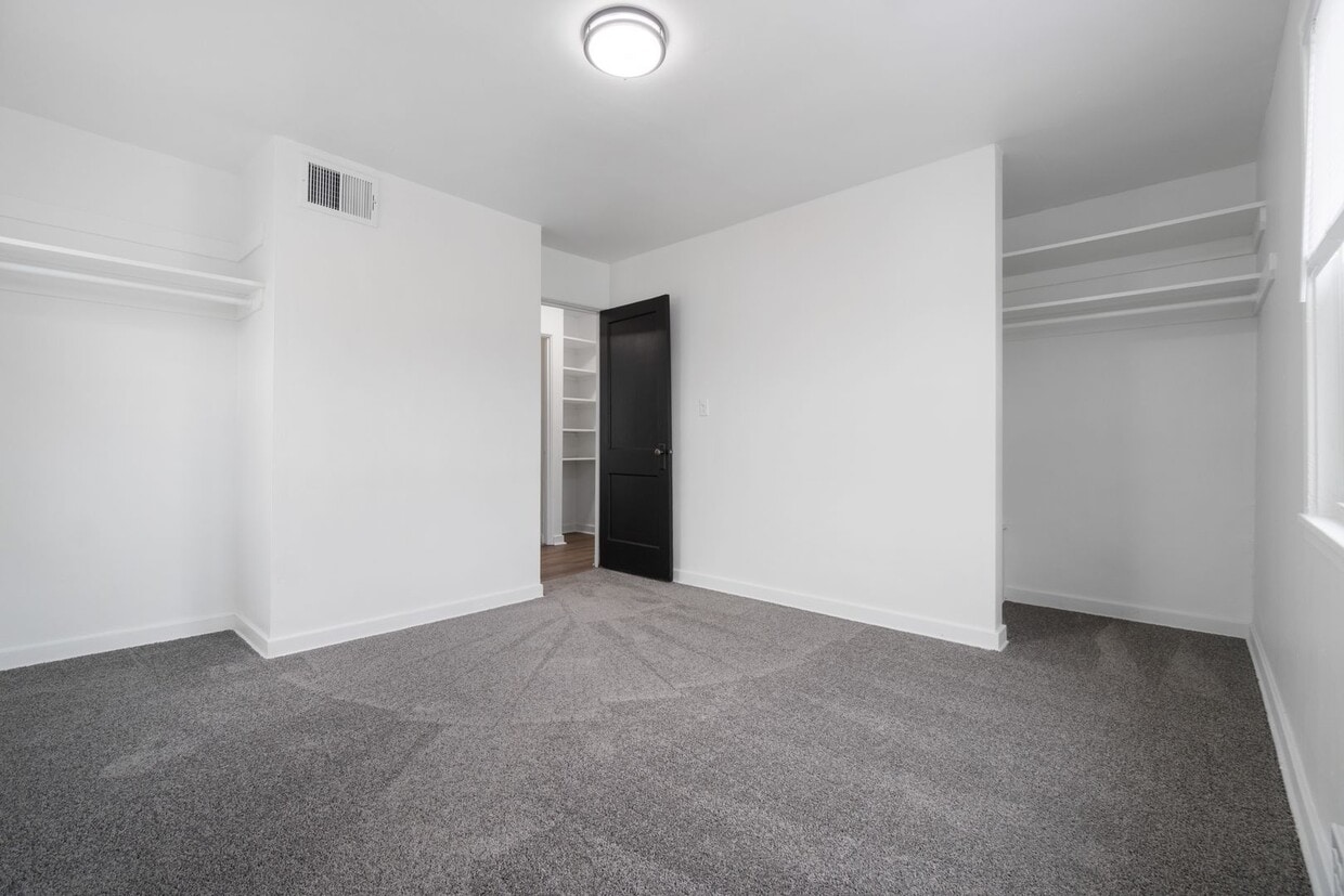 Primary Photo - 2BR Townhouse in Midland!!