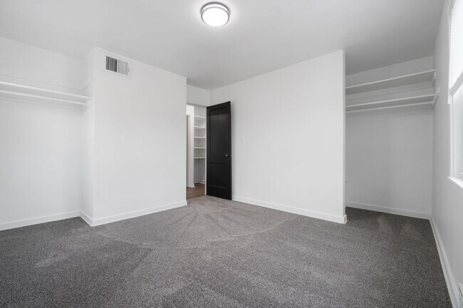 Foto del edificio - 2 bedrooms and 1 bathroom Townhouse in Mid...