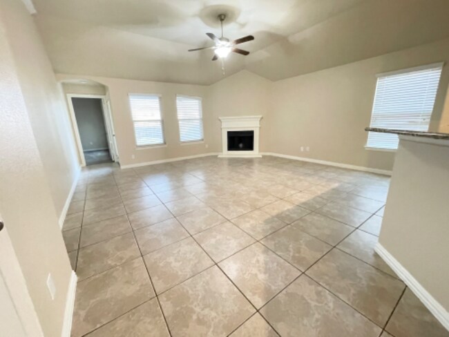 Building Photo - 5805 Valley Haven Way