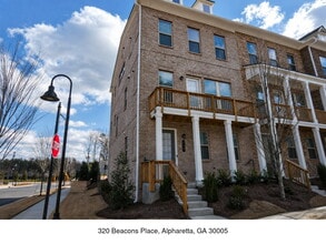 Building Photo - 320 Beacons Pl