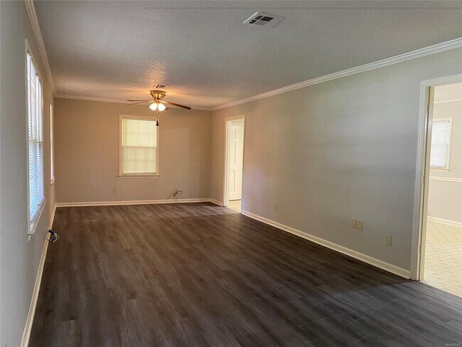 Building Photo - 535 Larkin Ln