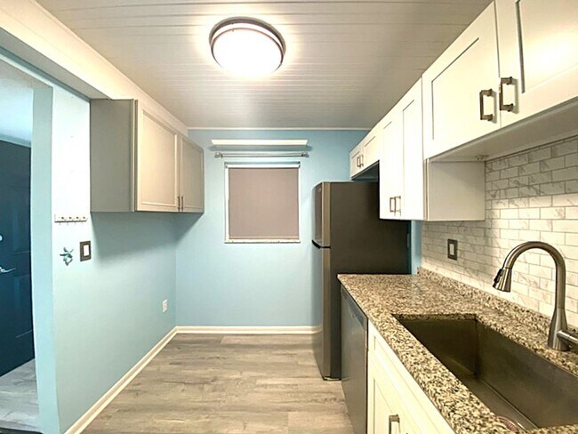 Building Photo - Beautiful 2 Bedroom Ormond Beach Condo