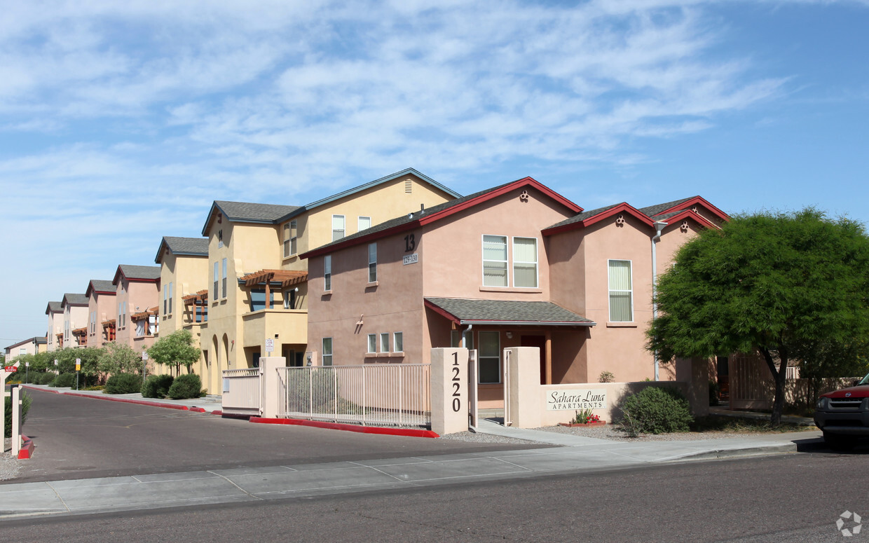 Primary Photo - Sahara Luna Apartments