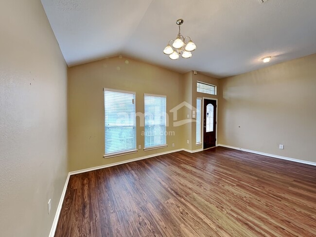 Building Photo - 1835 Manor Dr