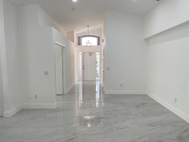Foto del edificio - 8814 Thames River Dr