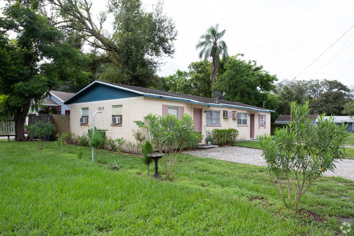 Building Photo - 1419 E Linebaugh Ave