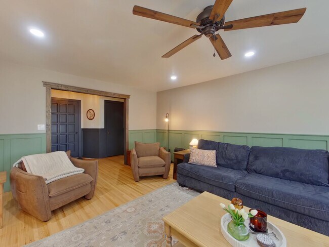 Building Photo - 1334 N Estate Ct