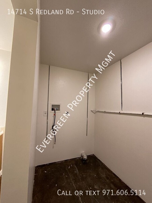 Building Photo - Charming Studio Apartment in Oregon City w...