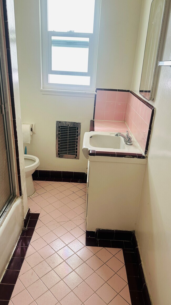Foto del edificio - 5851 Harold Way