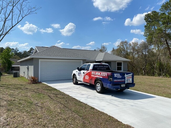Foto del edificio - Great SW Location  Home - 3/2/2 **WON"T LA...