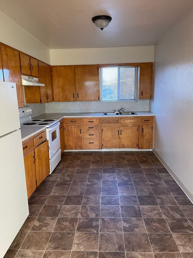 Foto del edificio - 2 BED/1 BATH - END UNIT WITH CITY VIEW & PET FRIENDLY