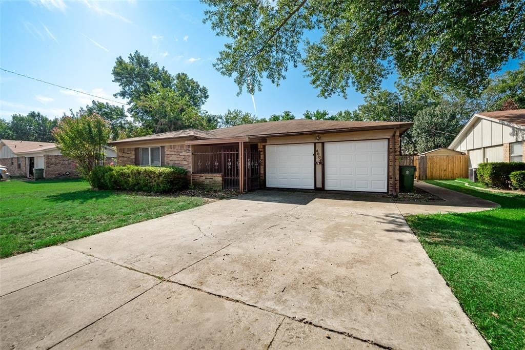 Primary Photo - 4004 Hideaway Dr