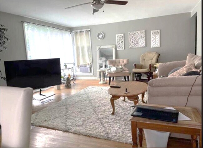 Foto del edificio - Single Family 4 bedrooms