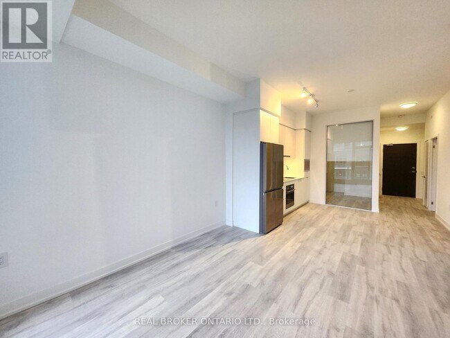 Building Photo - 7 Golden Lion Heights