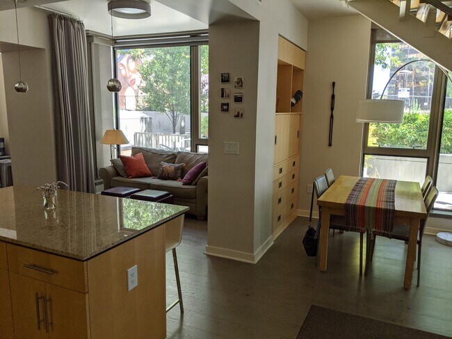 Comida - 38 N Almaden Blvd