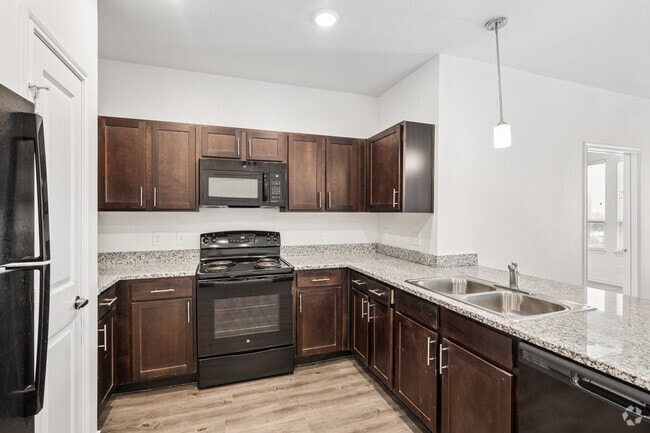 3BR, 2BA - 1,070SF - Kitchen - Green Oaks
