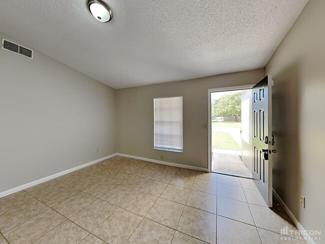 Building Photo - 13912 Henson Cir