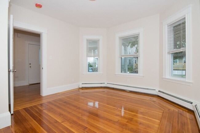 Building Photo - 9/1/26 Renovated, spacious 4BR/2BA near Packard's Corner!