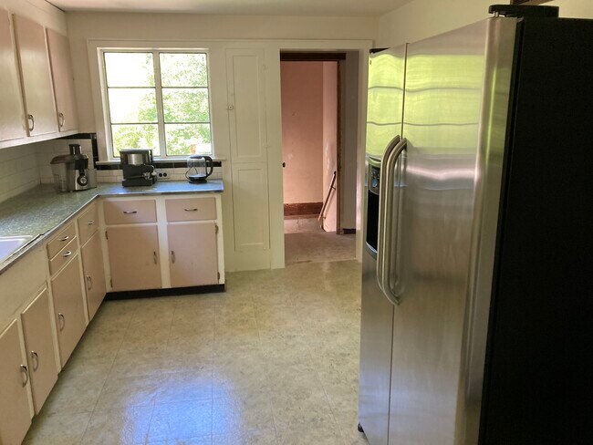 Building Photo - 452 Montauk Hwy
