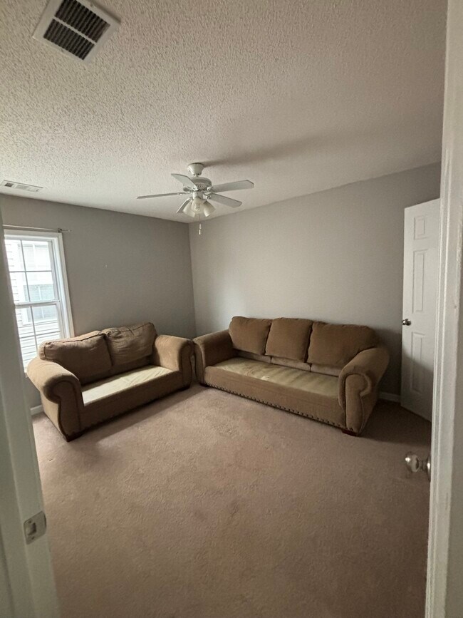 Building Photo - 1718 Bentridge Dr