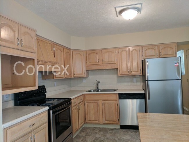 Foto del edificio - 240 Hilltop Dr