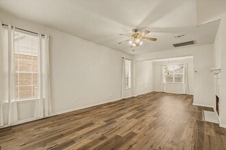 Building Photo - 10840 Sycamore Dr N