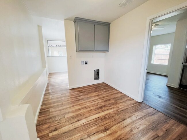 Foto del edificio - Beautiful 4 Bedroom 2 Bath