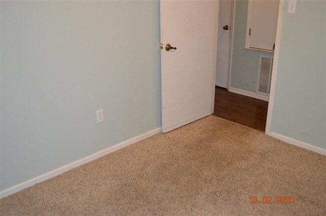 Building Photo - 608 N Plantation Dr