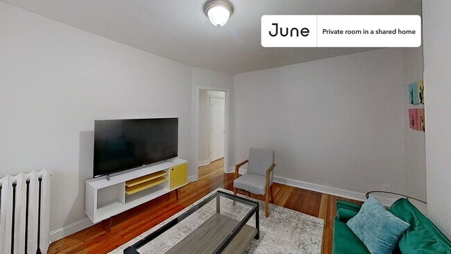 Foto del edificio - Private bedroom in 4 bed/1 bath Home
