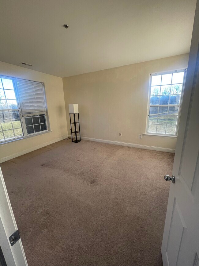 Building Photo - 185 Horseshoe Ct