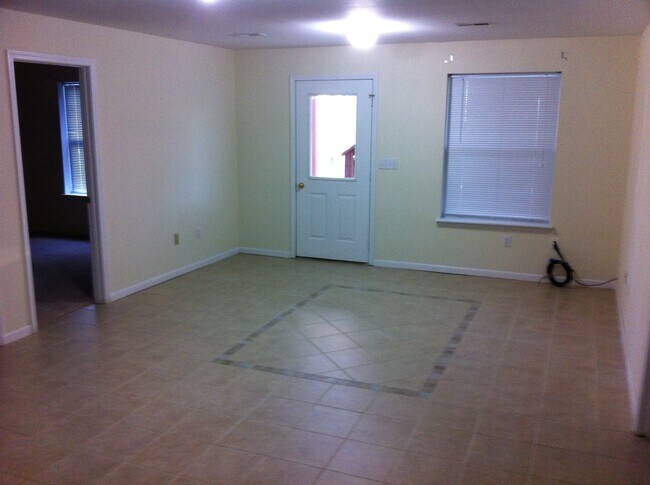 Building Photo - 143 Hickory Valley Rd.
