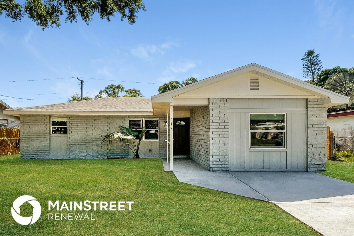 Primary Photo - 9537 Groveland St