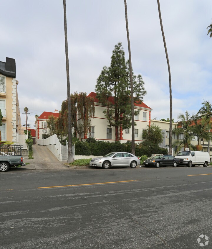 Foto principal - 321 S Kenmore Ave